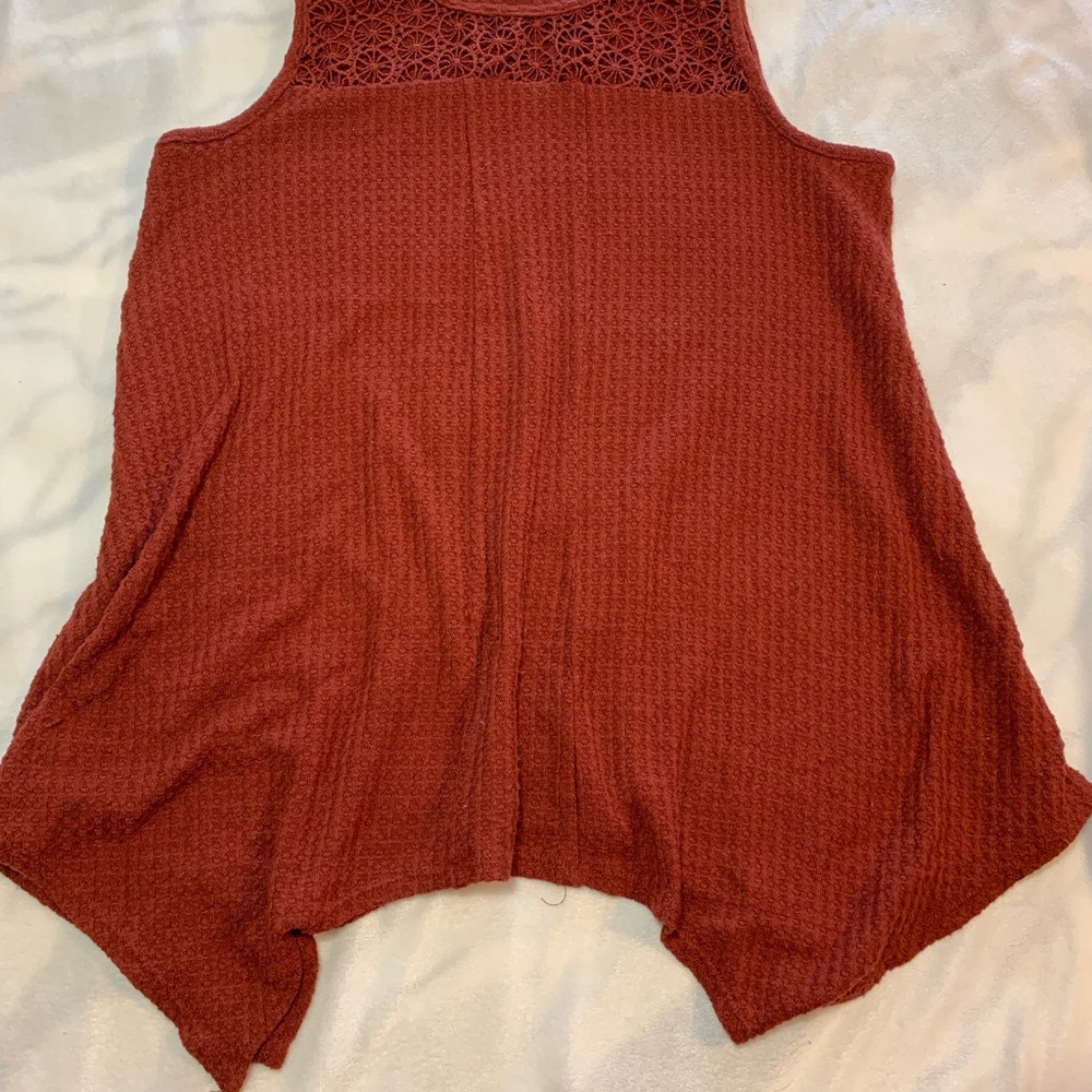 Red Tank - Picture 4 of 4